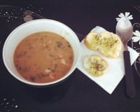 Caldo de feijão com linguiça calabresa