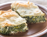 Spanakopita: veja a receita da torta de espinafre grega