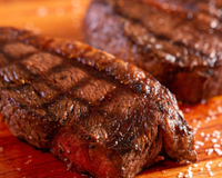 “Perde toda a suculência”: chef explica por que você nunca deve salgar a carne do churrasco dos dois lados