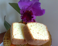 Bolo fofinho com casca de laranja