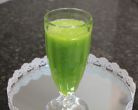 Suco de couve, abacaxi e hortelã anticelulite