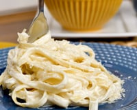 Macarrão alfredo fácil