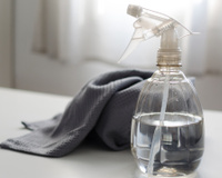 O que significa borrifar vinagre debaixo da cama? Poucas pessoas conhecem esse truque da vovó