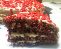 Bolo red velvet com nozes