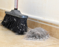 Veja 3 jeitos para IMPEDIR que as cerdas da sua vassoura estraguem e SALVE as suas faxinas!