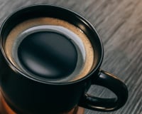 Muita gente gosta de café após o almoço, mas não sabe que ele pode gerar esses efeitos no organismo e que deveria ser evitado nesse momento