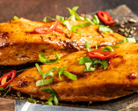 Trabalhando no TudoGostoso, aprendi o truque que realmente deixa o frango muito mais suculento