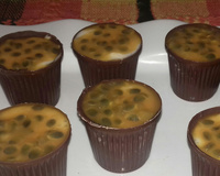 Mousse de maracujá no copinho de chocolate