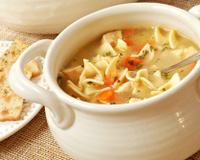 Sopa de frango com macarrão: confira a receita