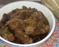 Bananinha ao molho de cebola caramelizada