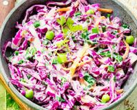 Sua salada de repolho vai ficar muito mais gostosa depois que você aprender esse truque especial de chef!