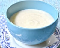Como fazer mingau de maisena supercremoso e sem empelotar? TudoGostoso revela o segredo para ele ficar igual a receita de vó