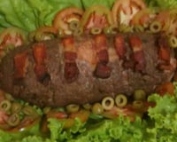 Rocambole de carne moída com bacon