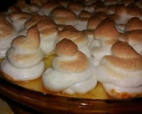 Chico balanceado com banana