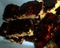 Bolo de limão com cobertura de chocolate