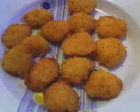 Bolinho de arroz com queijo ralado