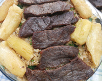 Baião de dois com carne seca e mandioca
