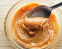 A receita de doce de leite caseiro que marcou a minha infância: fácil de fazer e só leva 2 ingredientes