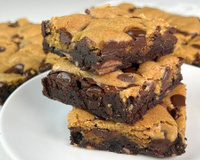 Não sabia se queria brownie ou cookie, então fiz esse brookie delicioso que mistura as duas receitas