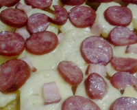 Batatas assadas ao queijo parmesão e linguiça portuguesa