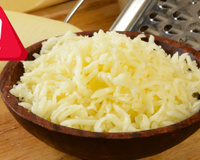 Nem a mussarela escapou! Engenheira de alimentos mostra "queijo fake" à venda e ensina como não cair no golpe ao comprar o laticínio