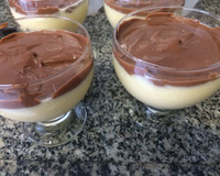 Mousse delicioso de maracujá com chocolate