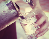 Quantos litros de água devemos beber por dia?