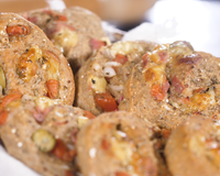 Pão de grãos recheado