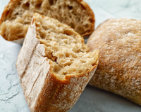 Este é o pão mais fácil do mundo: não precisa sovar e fica fofinho igual de padaria