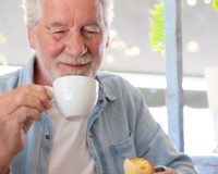 Café ajuda na saúde e envelhecimento de uma forma que a ciência ainda não entendia, aponta novo estudo com descoberta inédita