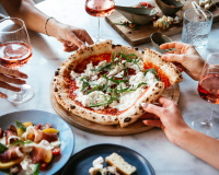 Monte a sua noite da pizza perfeita com esses achadinhos super baratos da Shopee