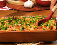 Sempre faço e nunca sobra na panela: arroz carreteiro suculento, soltinho e cheio de sabor é perfeito para reunir a família