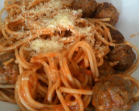 Espaguete com almôndegas