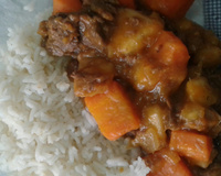 Ensopado de carne com mandioca na pressão