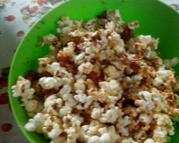 Pipoca caramelizada feita no fogão