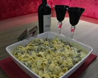 Macarrão ao molho quatro formaggio com tirinhas de filé mignon