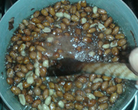 Carrapinha (amendoim coberto com chocolate)