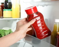 A Heinz finalmente resolve o debate: o ketchup deve ser guardado na geladeira ou na despensa?