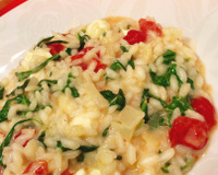 Risoto musarela de bufala, rúcula e tomate cereja