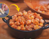 É melhor que pipoca! Esse petisco de queijo coalho crocante é extremamente irresistível e perfeito para um cineminha em casa