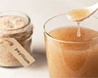 Patricia Leite, nutricionista, sobre como o psyllium age no corpo: "Ajuda a controlar o peso e a sensação de fome por causa do gel que ele forma"