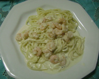 Penne ao molho de gorgonzola com camarão