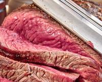 Líquido vermelho da carne não é sangue ou não é? Descubra de uma vez por todas!