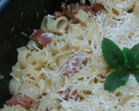 Macarrão rápido com linguiça