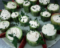 Abobrinha recheada com patê de salmão