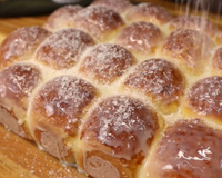 Pãozinho de leite condensado com coco para o lanche da tarde: fofinho e macio, fica melhor que de padaria