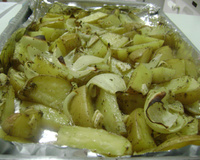 Batatas temperadas e assadas com casca