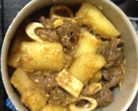 Carne cozida na panela de pressão com aipim