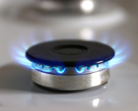 Descobri como fazer o gás durar mais no inverno sem abrir mão de uma comida quentinha