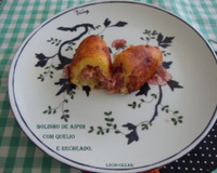 Bolinho de aipim com queijo e recheado